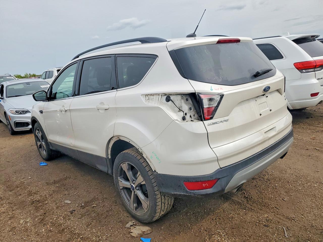 2017 FORD ESCAPE SE photo 2