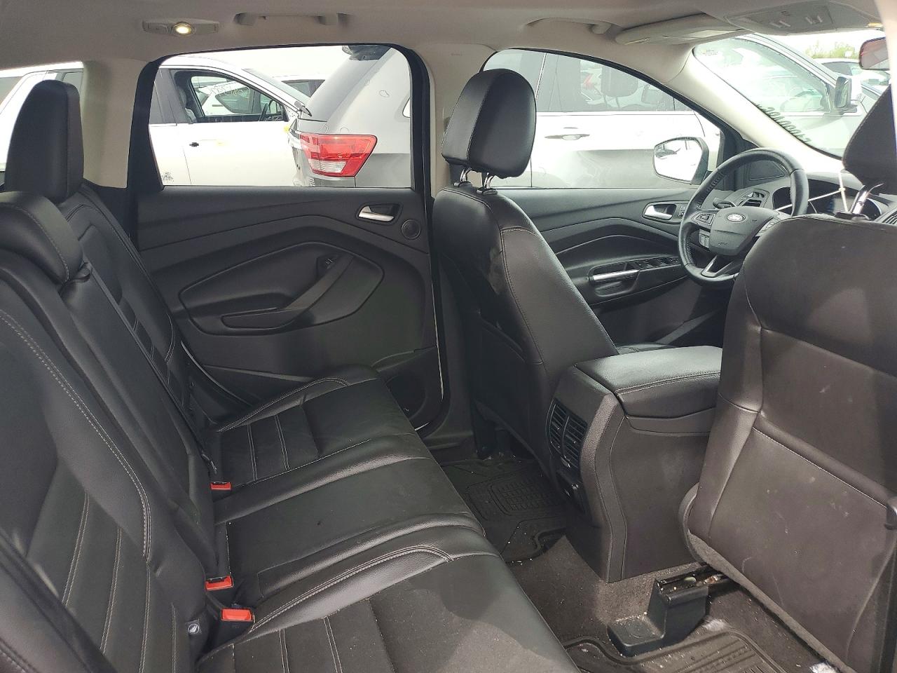 2017 FORD ESCAPE SE photo 10