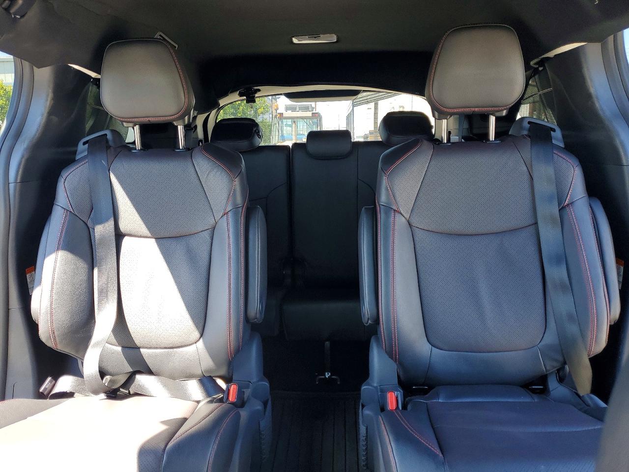 2025 TOYOTA SIENNA XSE photo 19