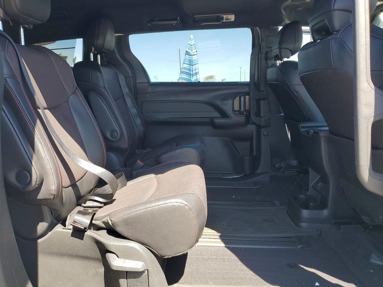 2025 TOYOTA SIENNA XSE photo 21