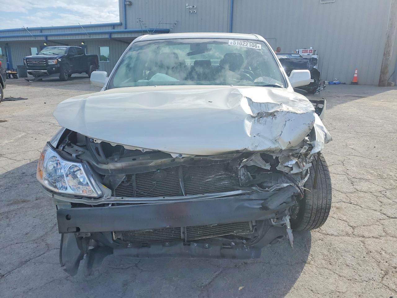 2004 TOYOTA AVALON XL photo 9