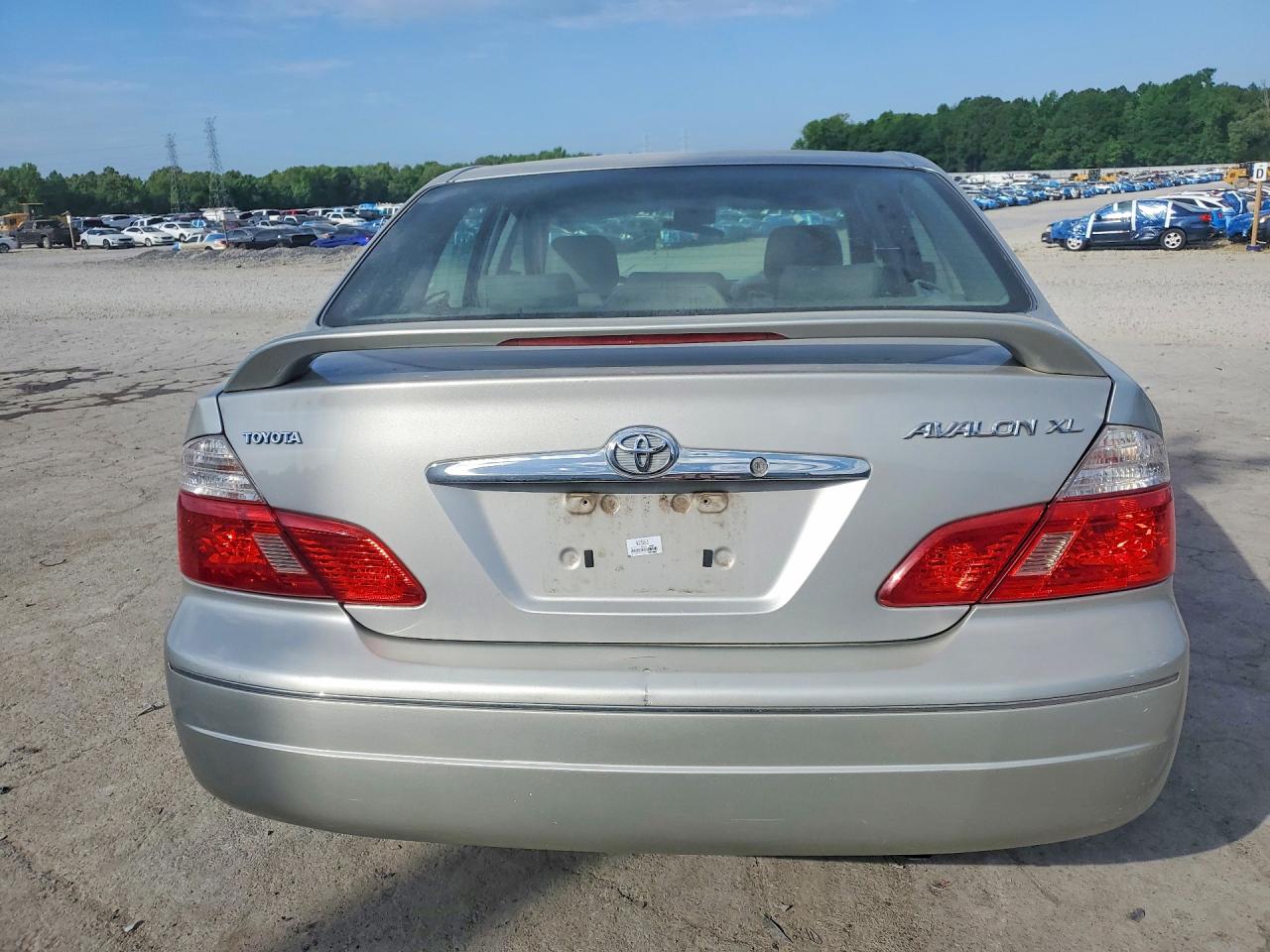 2004 TOYOTA AVALON XL photo 11