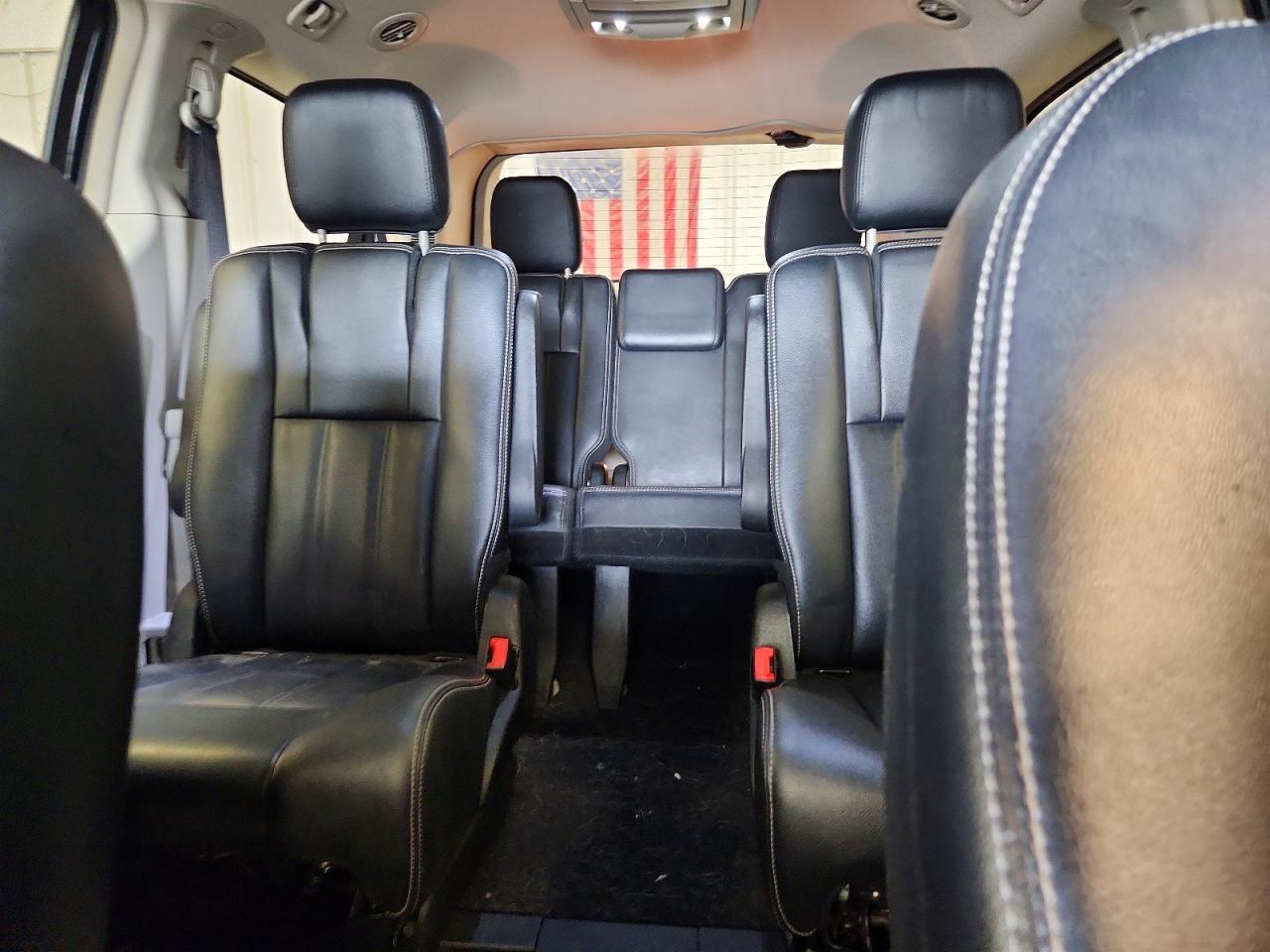 2015 CHRYSLER TOWN & COUNTRY TOURING photo 19