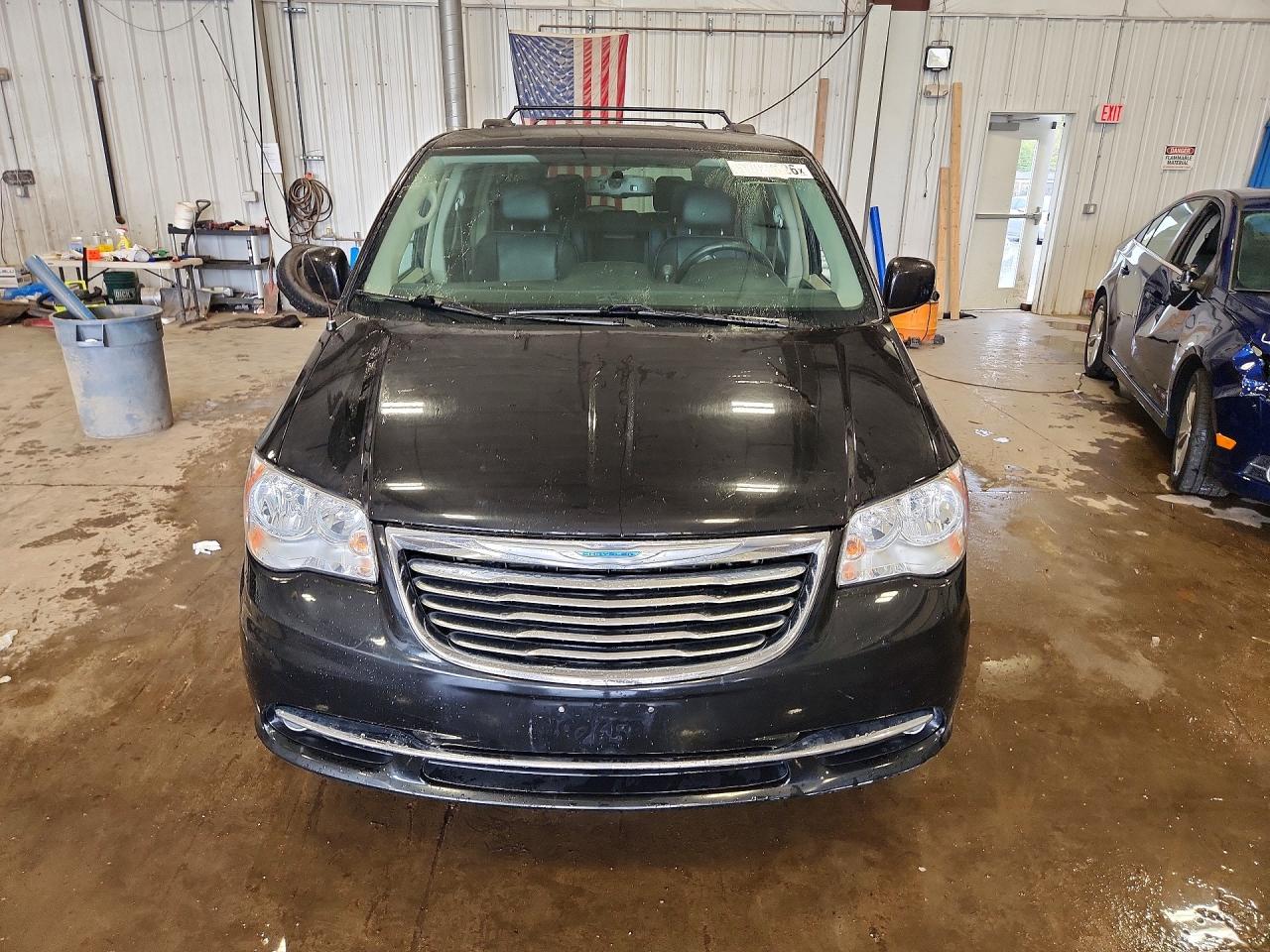 2015 CHRYSLER TOWN & COUNTRY TOURING photo 9