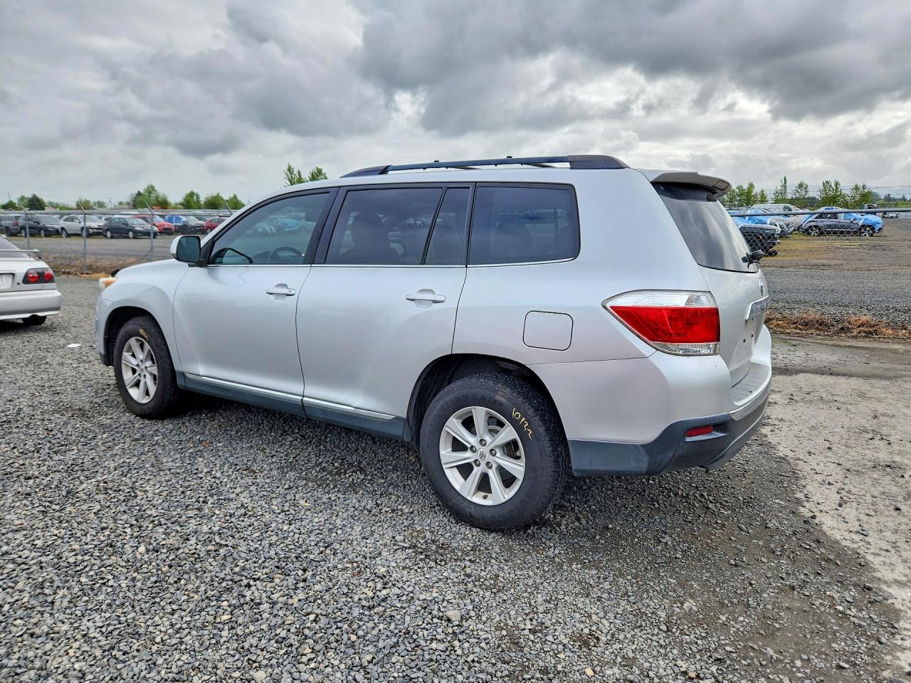 2011 TOYOTA HIGHLANDER SE photo 4