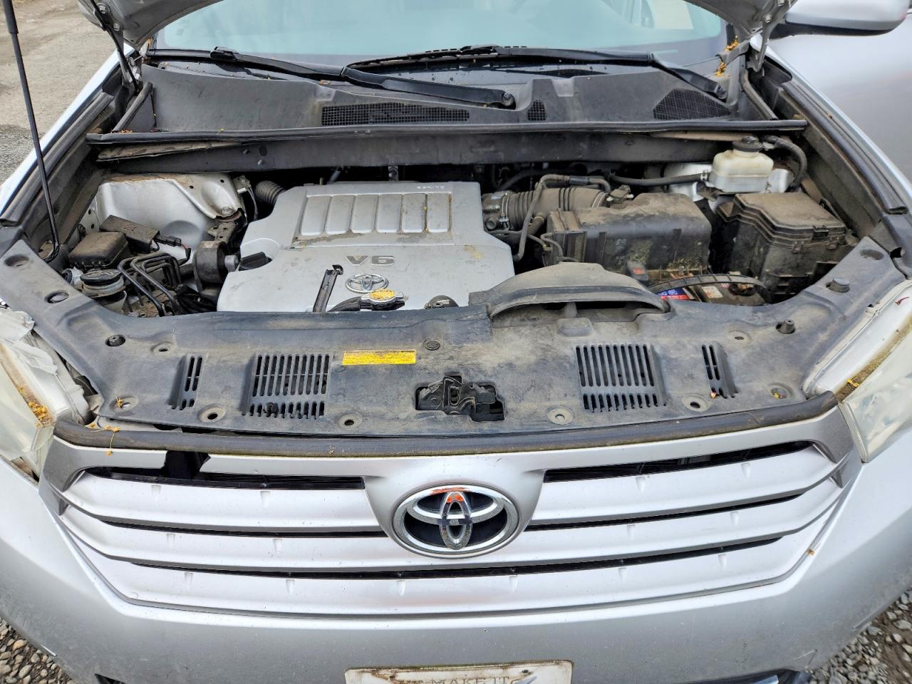 2011 TOYOTA HIGHLANDER SE photo 34