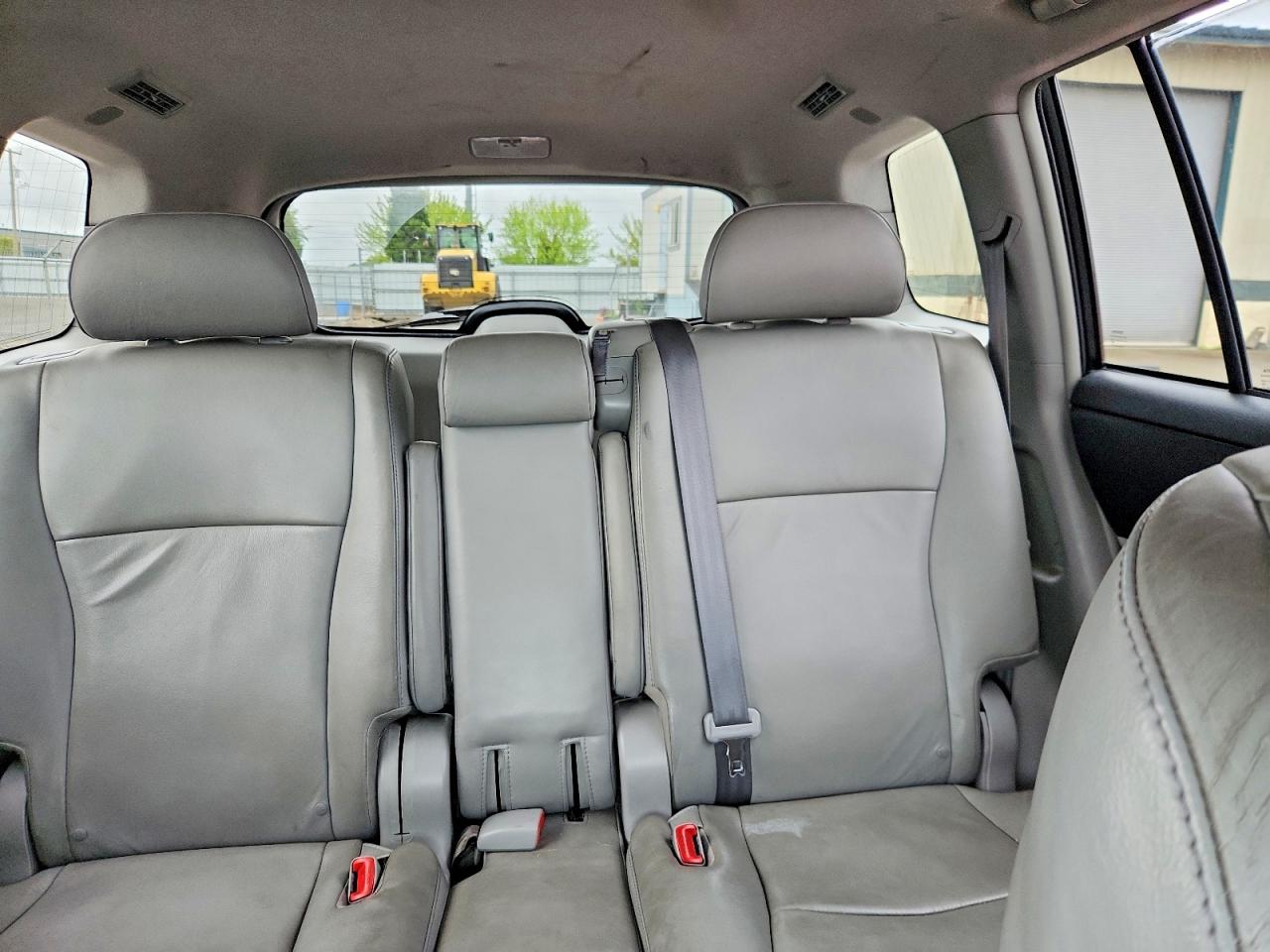 2011 TOYOTA HIGHLANDER SE photo 28