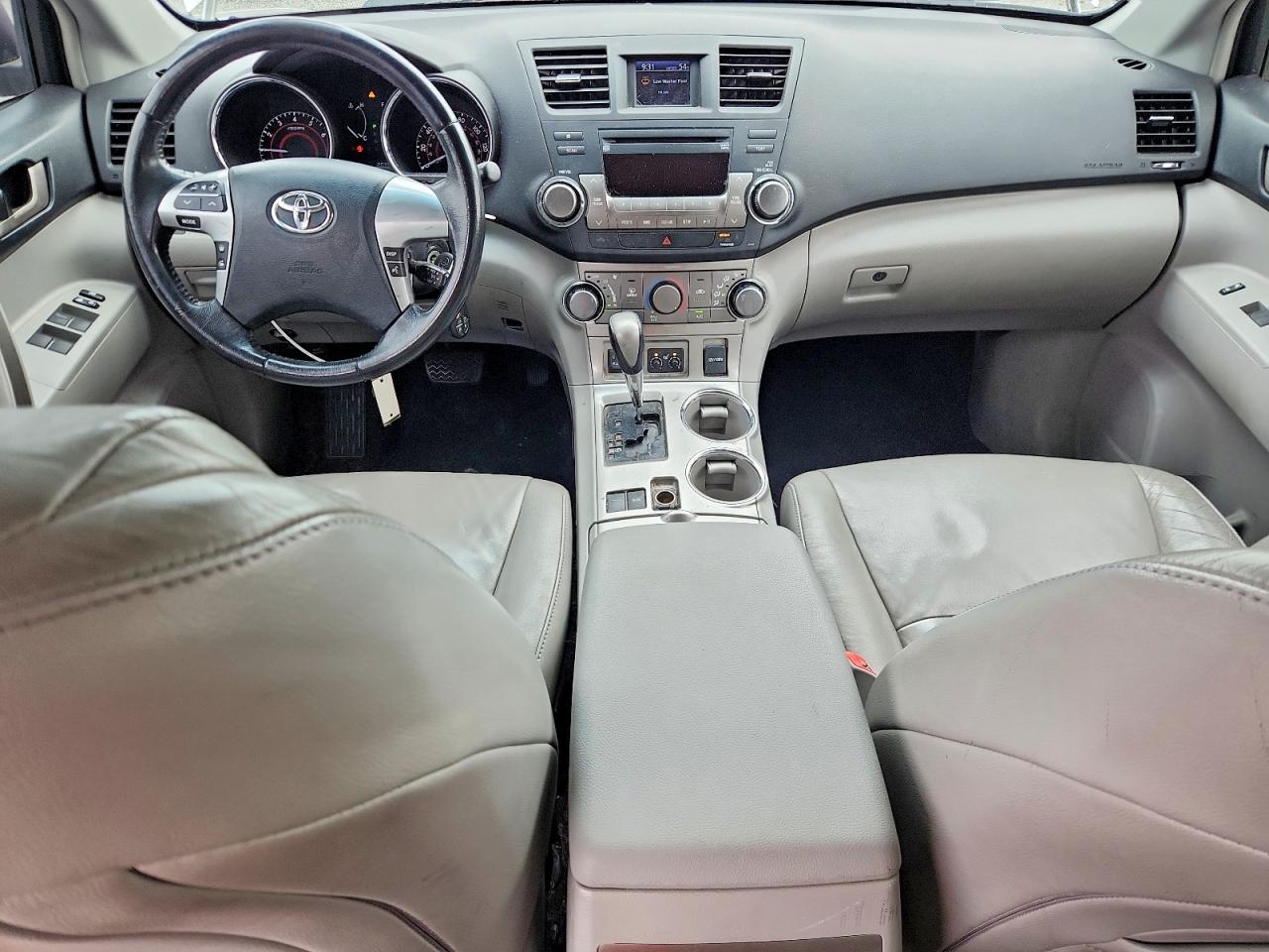 2011 TOYOTA HIGHLANDER SE photo 22