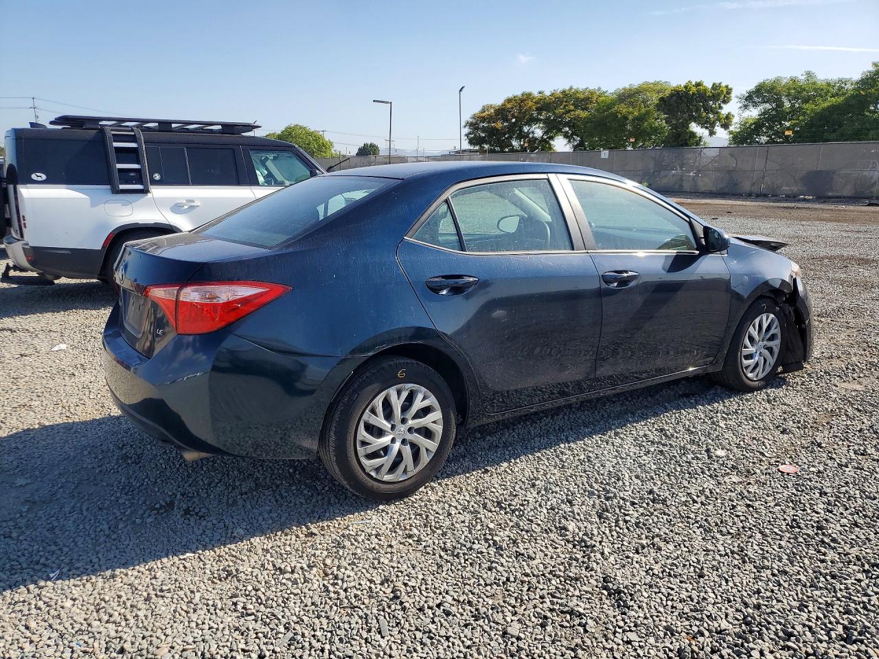 2019 TOYOTA COROLLA LE photo 3