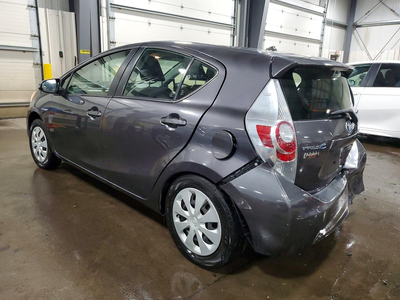 2014 TOYOTA PRIUS C TWO photo 4
