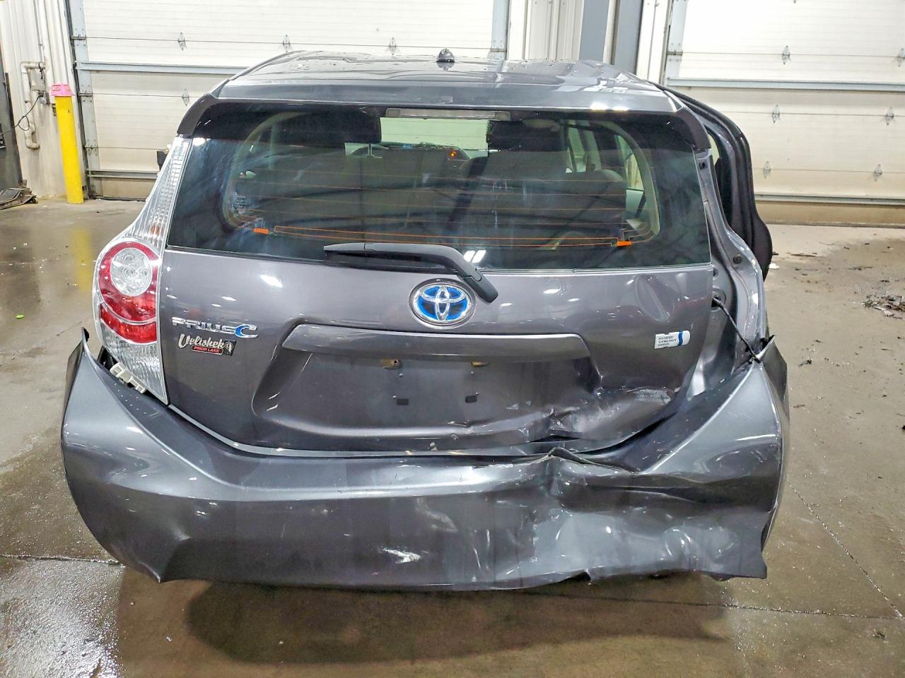 2014 TOYOTA PRIUS C TWO photo 16