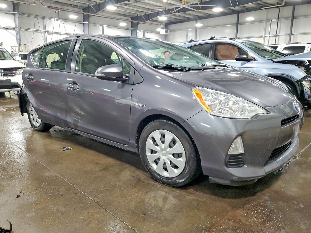 2014 TOYOTA PRIUS C TWO photo 10