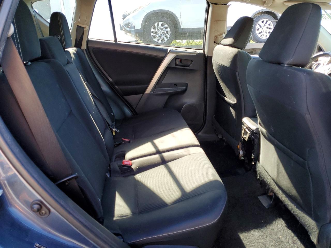 2013 TOYOTA RAV4 XLE photo 31