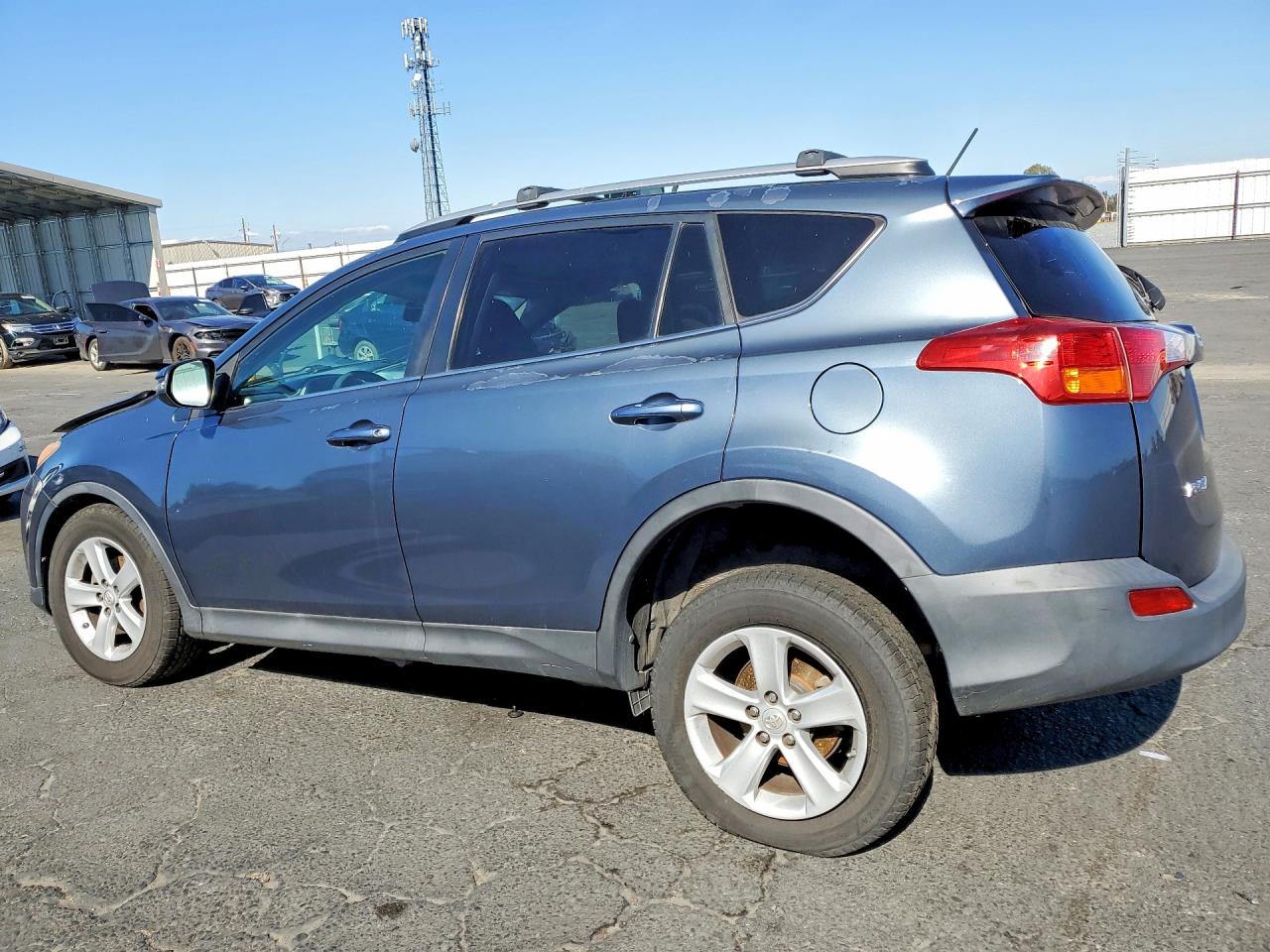 2013 TOYOTA RAV4 XLE photo 4