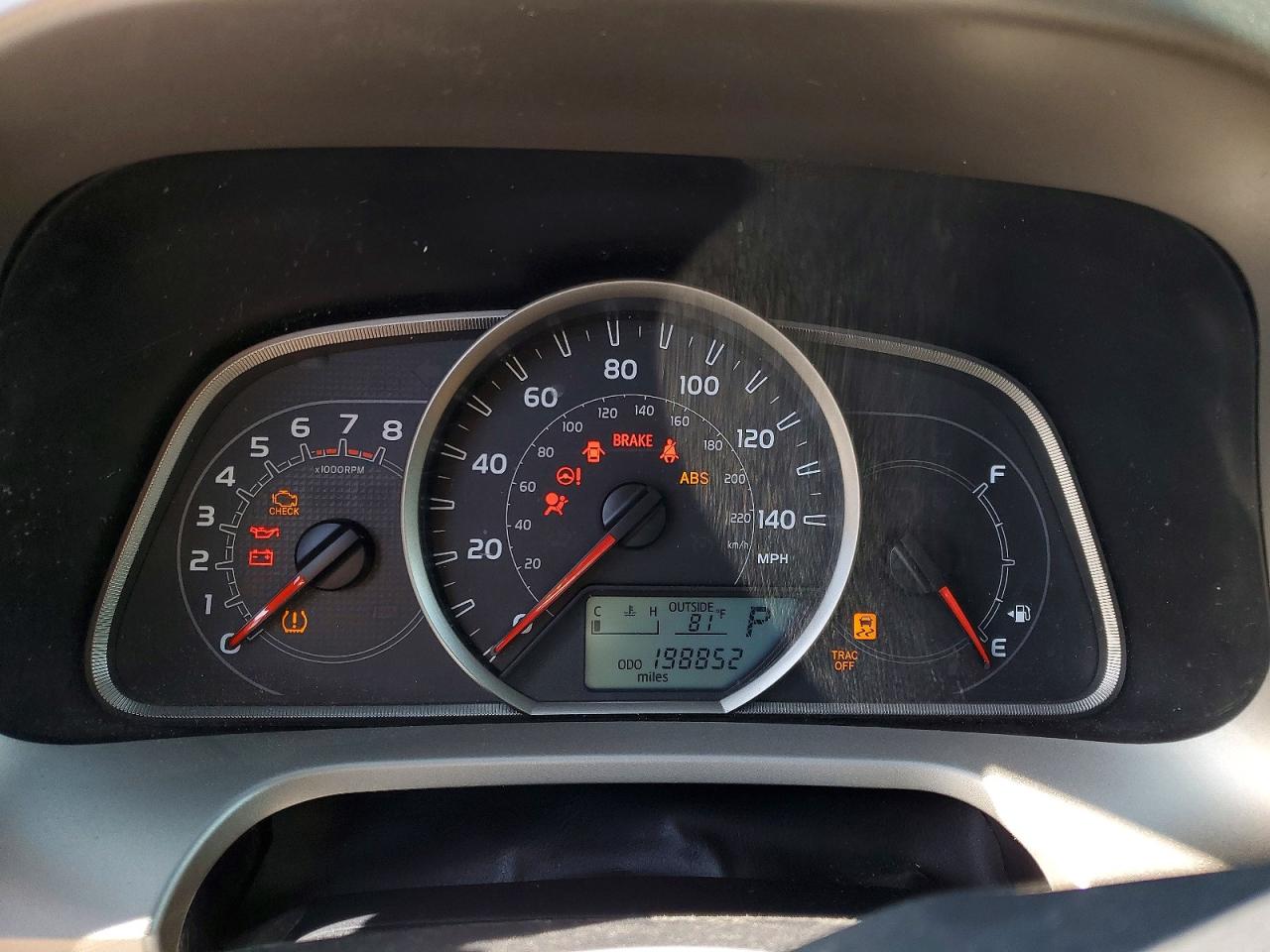 2013 TOYOTA RAV4 XLE photo 25