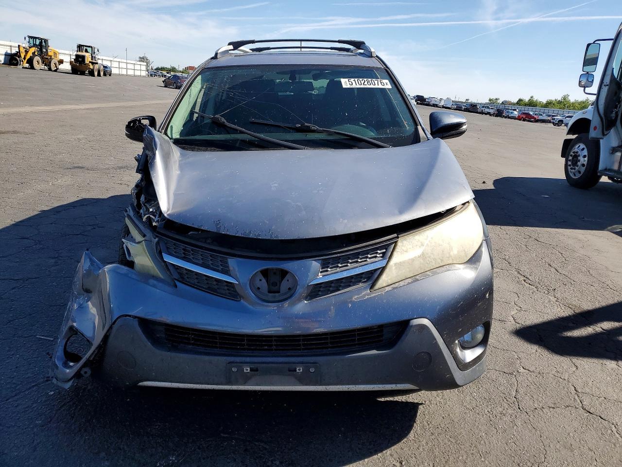 2013 TOYOTA RAV4 XLE photo 13