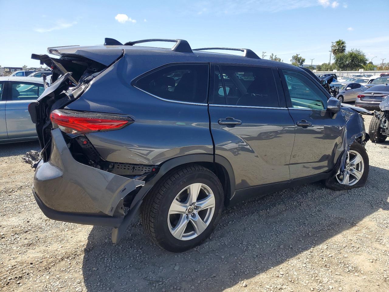 2022 TOYOTA HIGHLANDER HYBRID LE photo 5