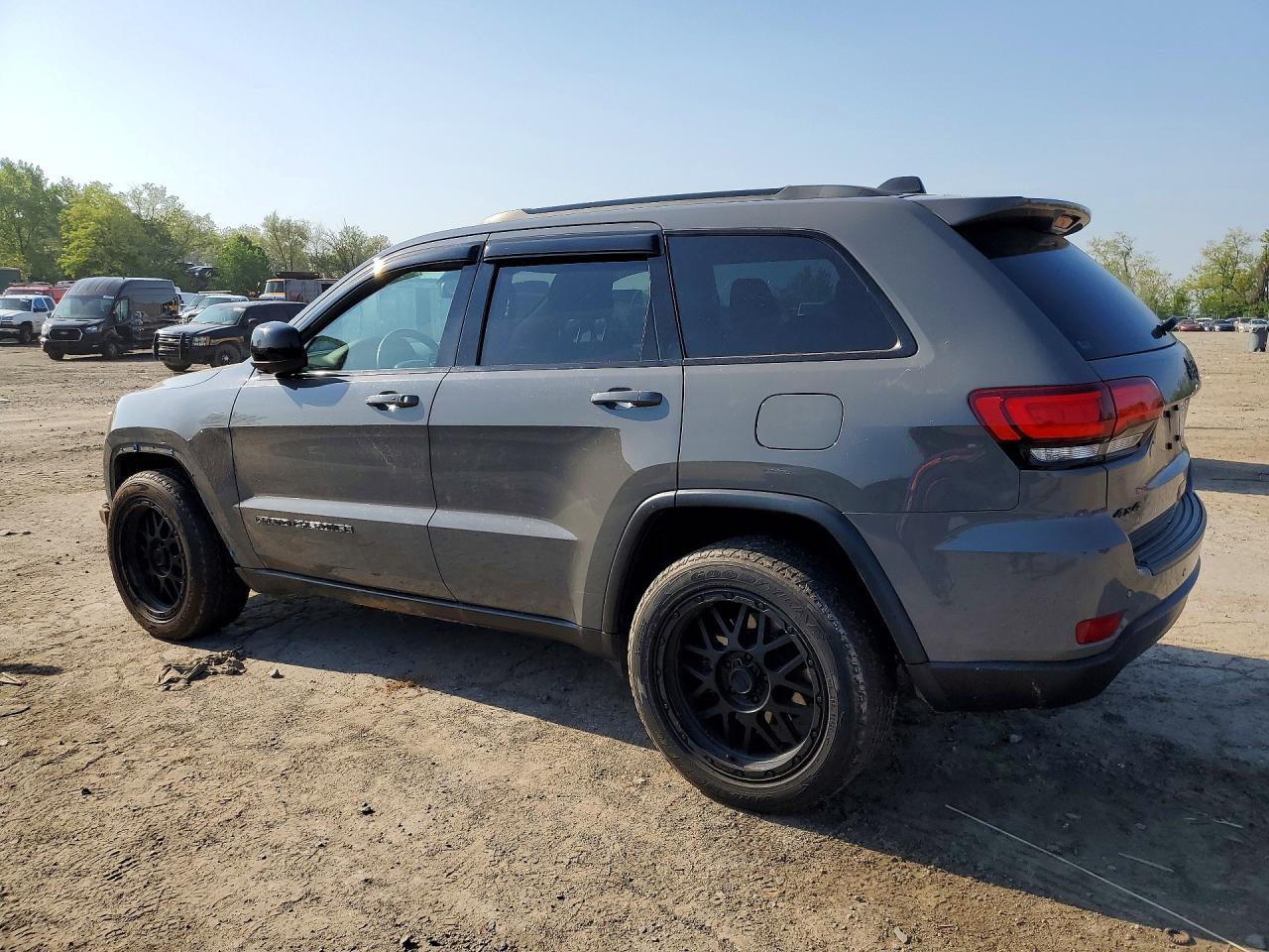 2019 JEEP GRAND CHEROKEE LAREDO photo 4