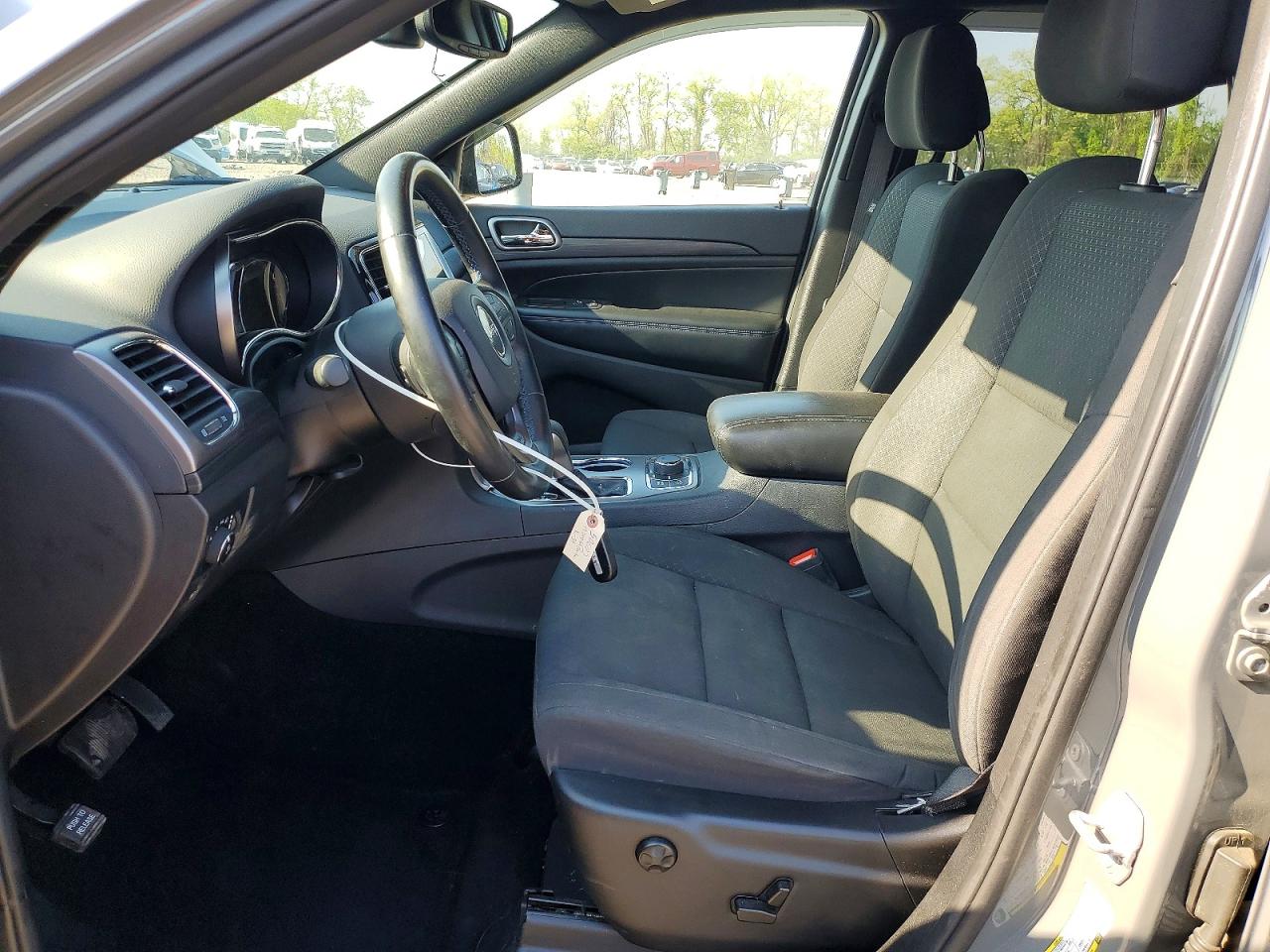 2019 JEEP GRAND CHEROKEE LAREDO photo 19