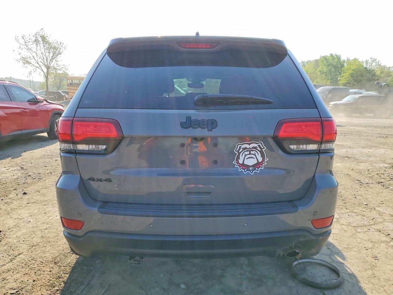 2019 JEEP GRAND CHEROKEE LAREDO photo 16