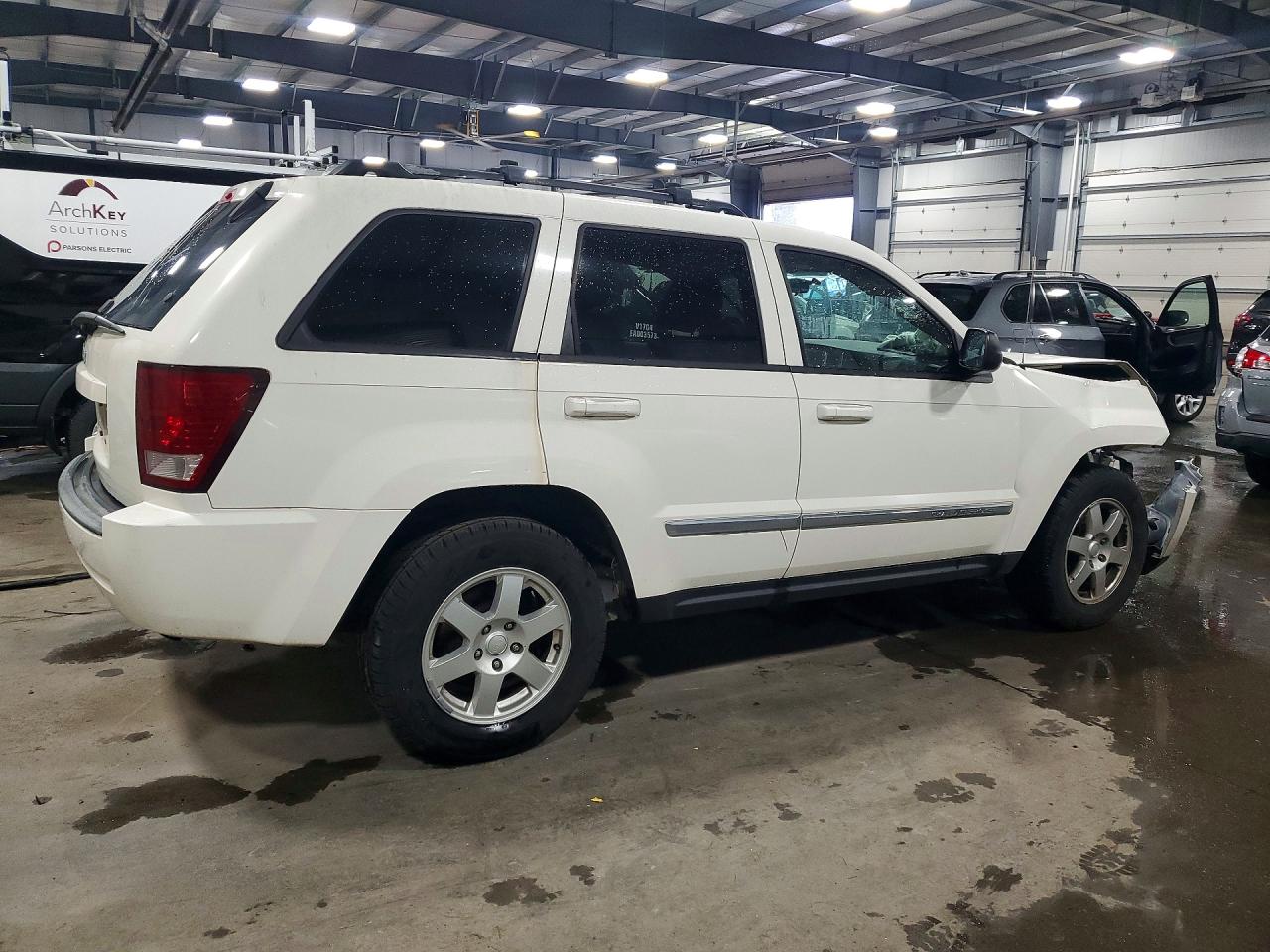 2010 JEEP GRAND CHEROKEE LAREDO photo 7