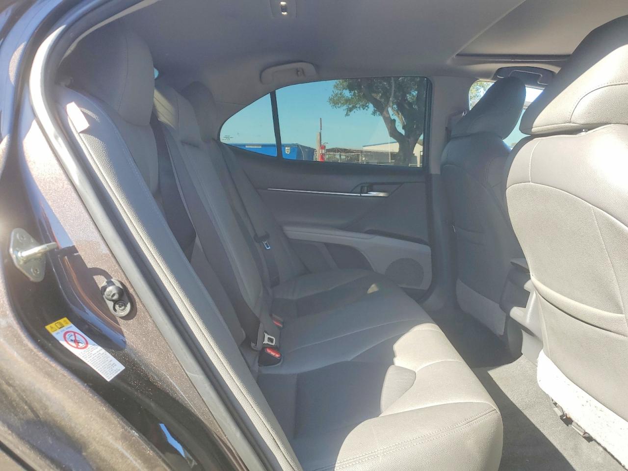 2018 TOYOTA CAMRY LE photo 19