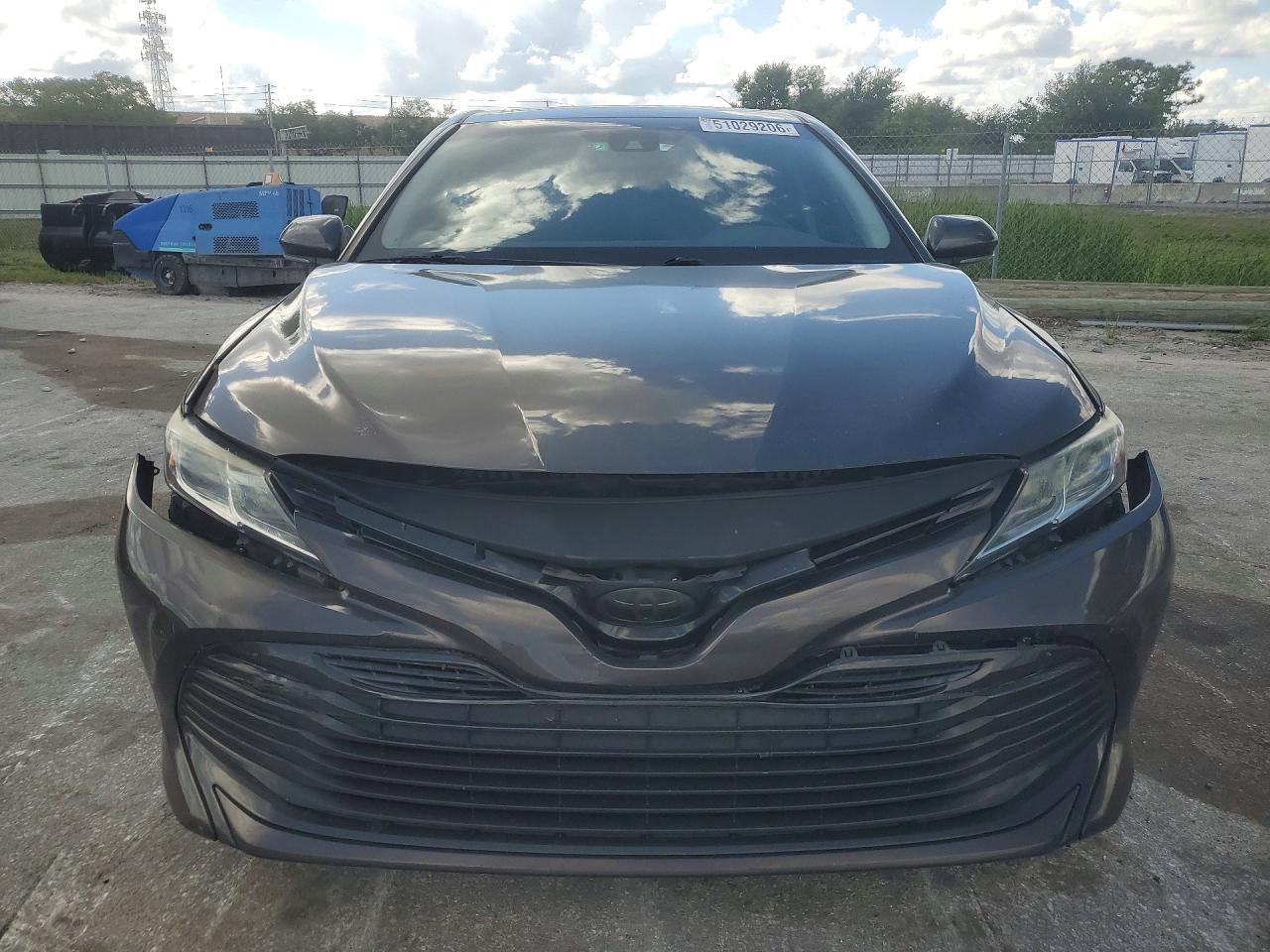 2018 TOYOTA CAMRY LE photo 9