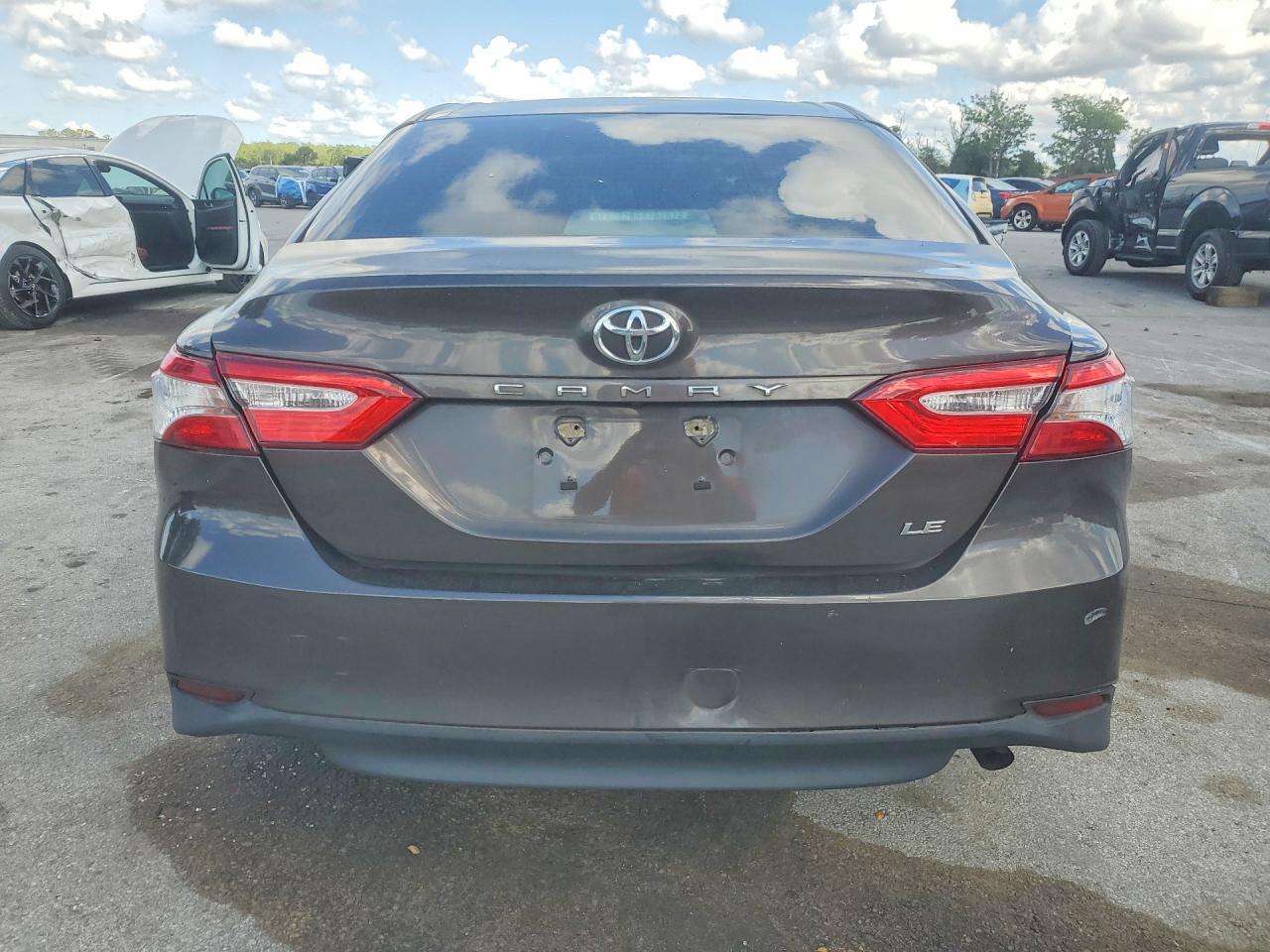 2018 TOYOTA CAMRY LE photo 11