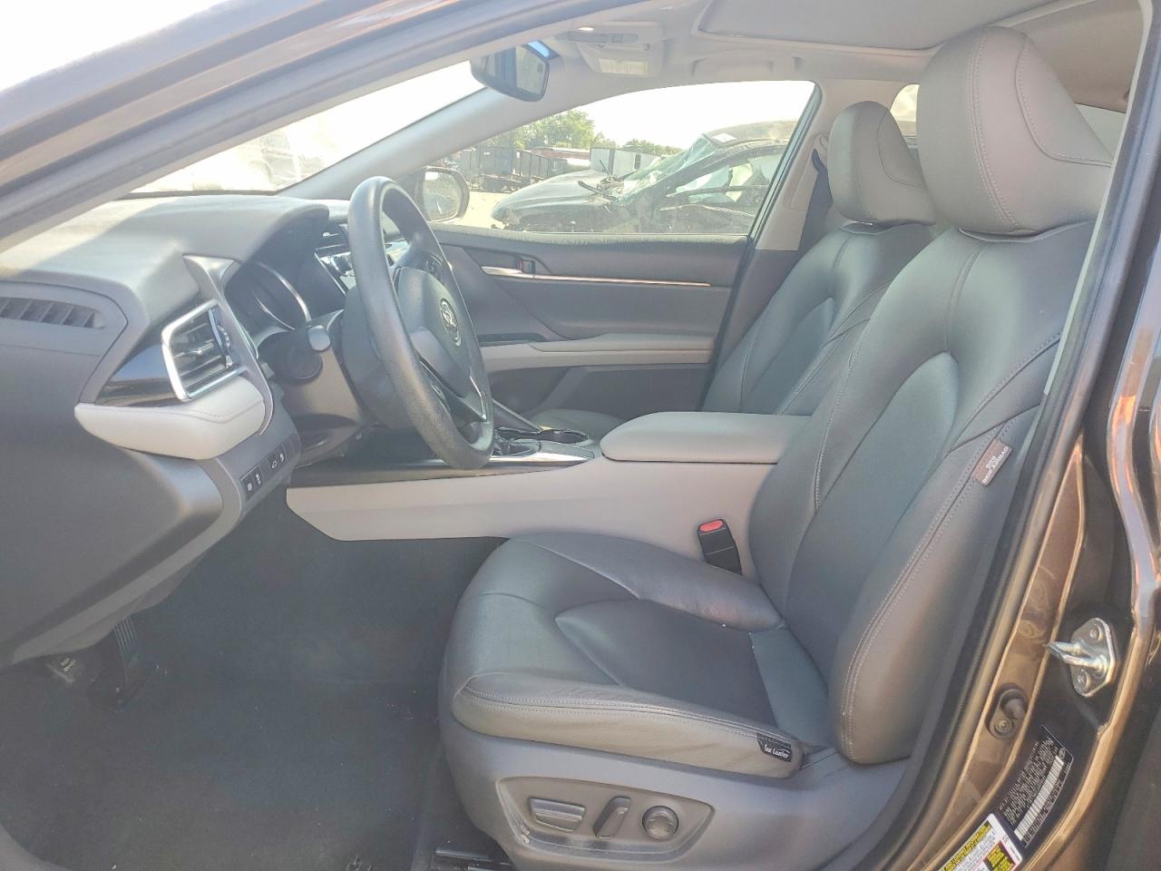 2018 TOYOTA CAMRY LE photo 13