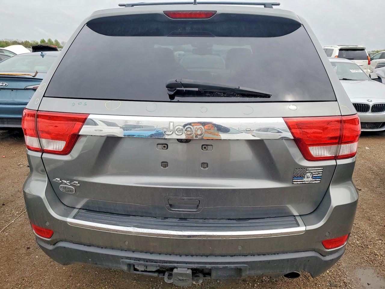 2011 JEEP GRAND CHEROKEE OVERLAND photo 16