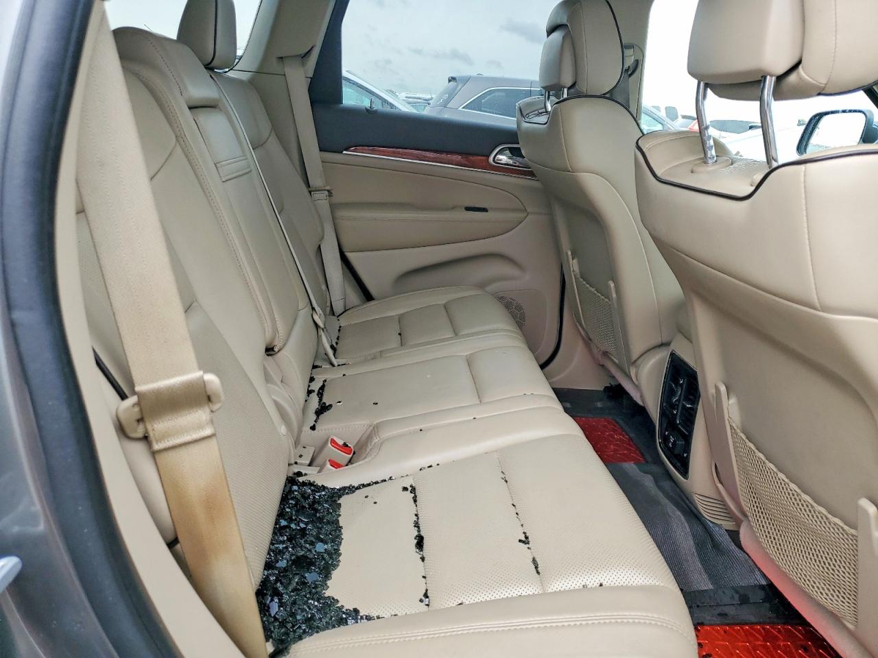 2011 JEEP GRAND CHEROKEE OVERLAND photo 28