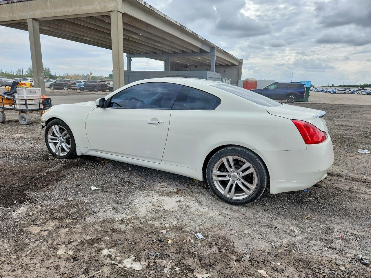 2010 INFINITI G37 COUPE BASE photo 2