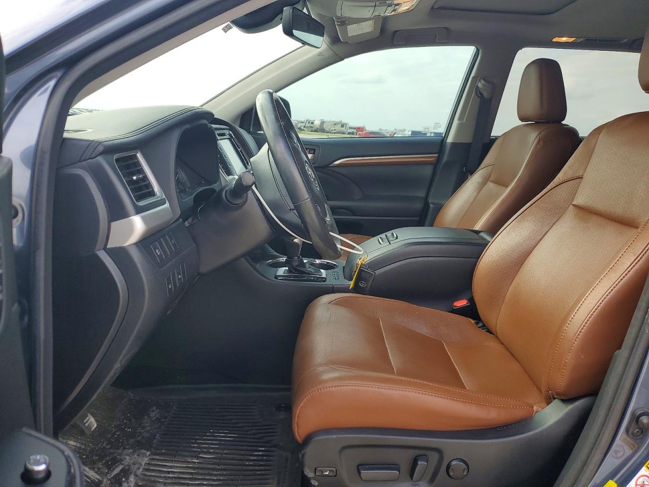 2017 TOYOTA HIGHLANDER HYBRID LIMITED photo 19