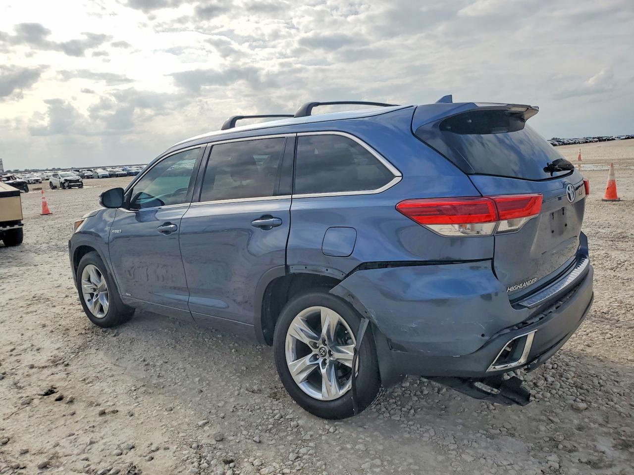 2017 TOYOTA HIGHLANDER HYBRID LIMITED photo 4