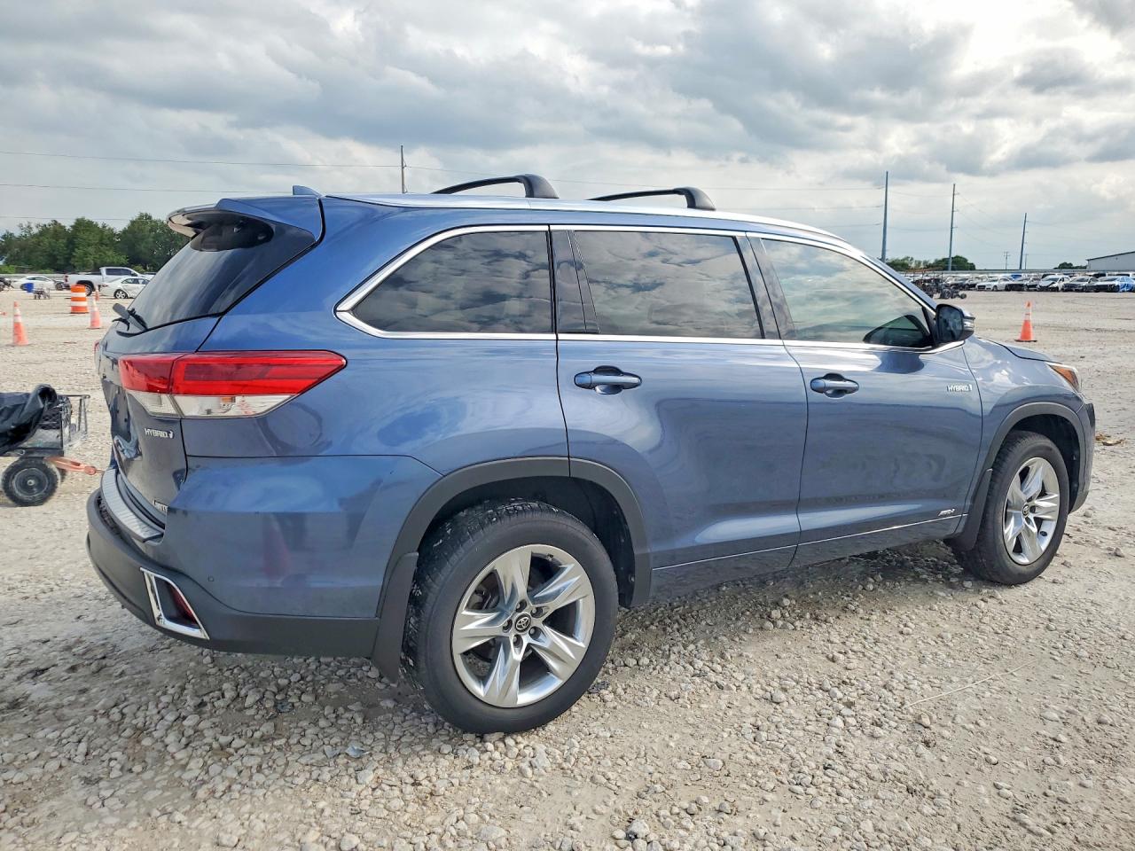 2017 TOYOTA HIGHLANDER HYBRID LIMITED photo 7