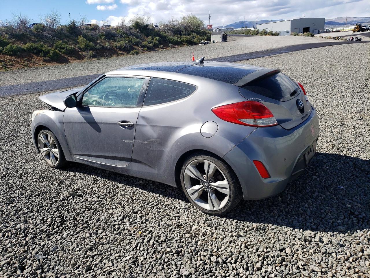 2012 HYUNDAI VELOSTER BASE photo 4
