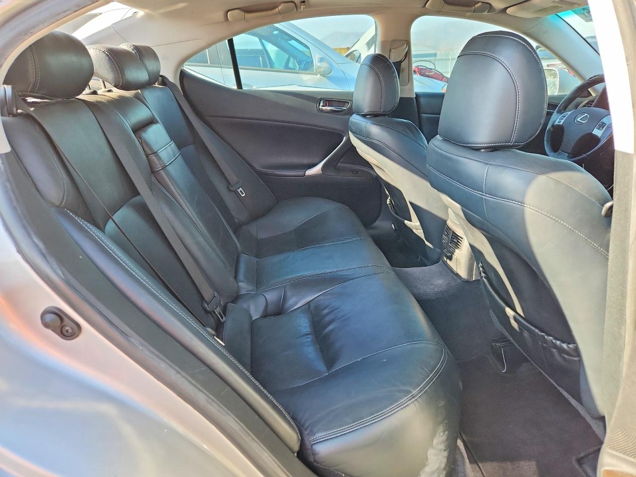2012 LEXUS IS 250 photo 19
