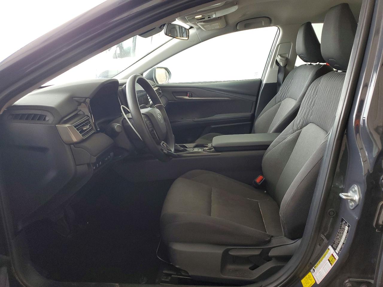 2025 TOYOTA CAMRY LE photo 13