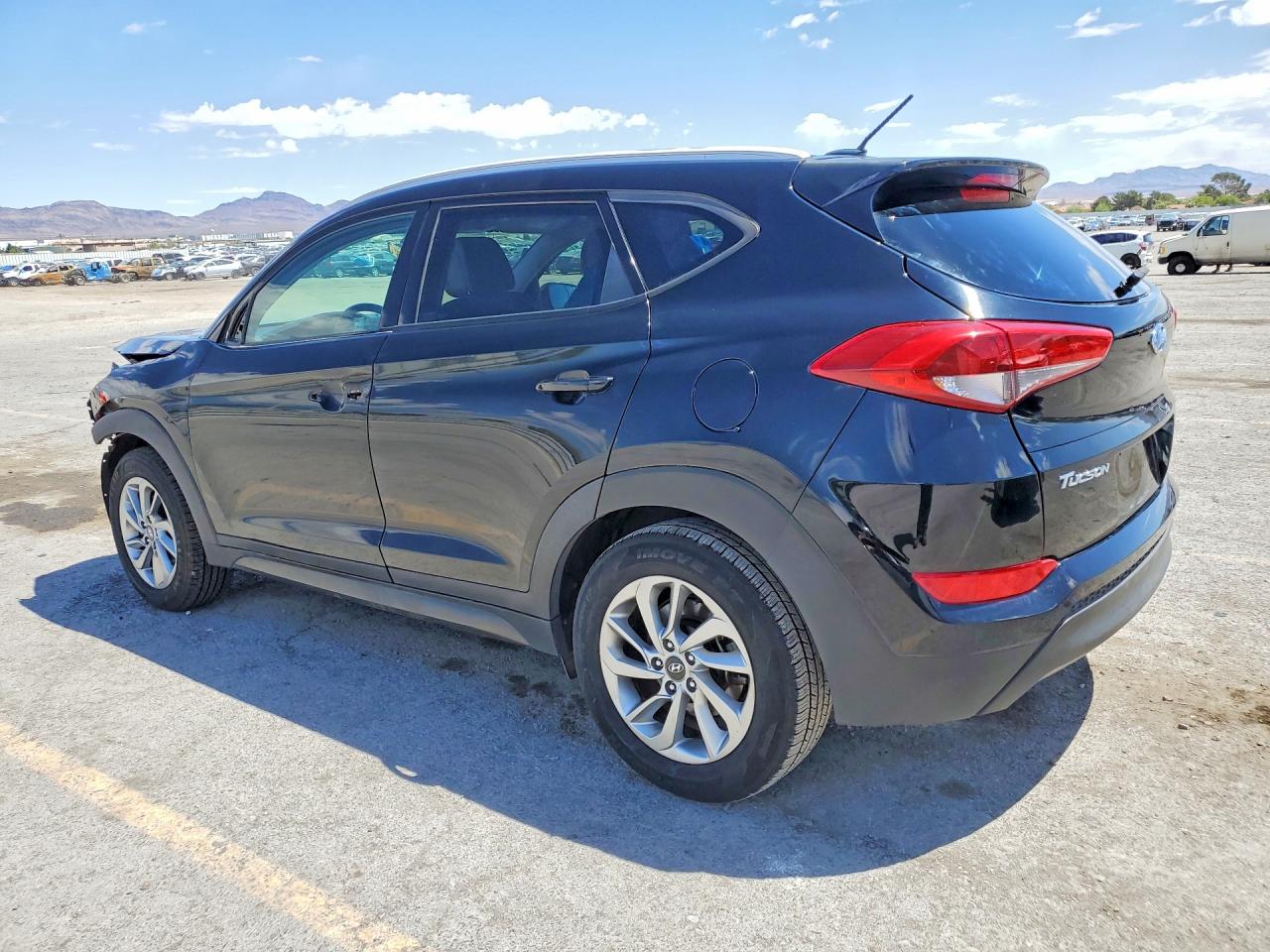 2016 HYUNDAI TUCSON SE photo 2