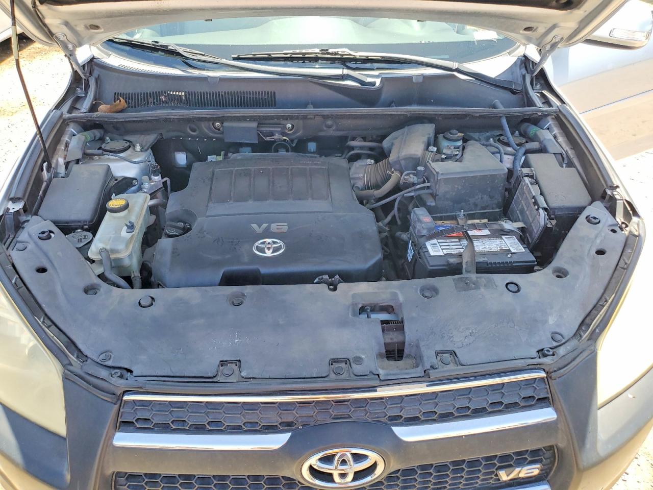2010 TOYOTA RAV4 LIMITED photo 11