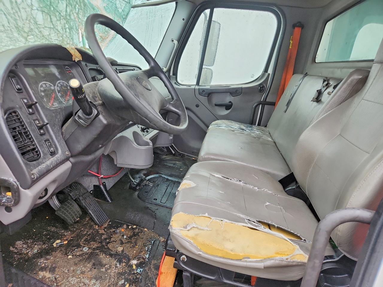 2017 FREIGHTLINER BUSINESS CLASS M2 BOX TRUCK photo 13