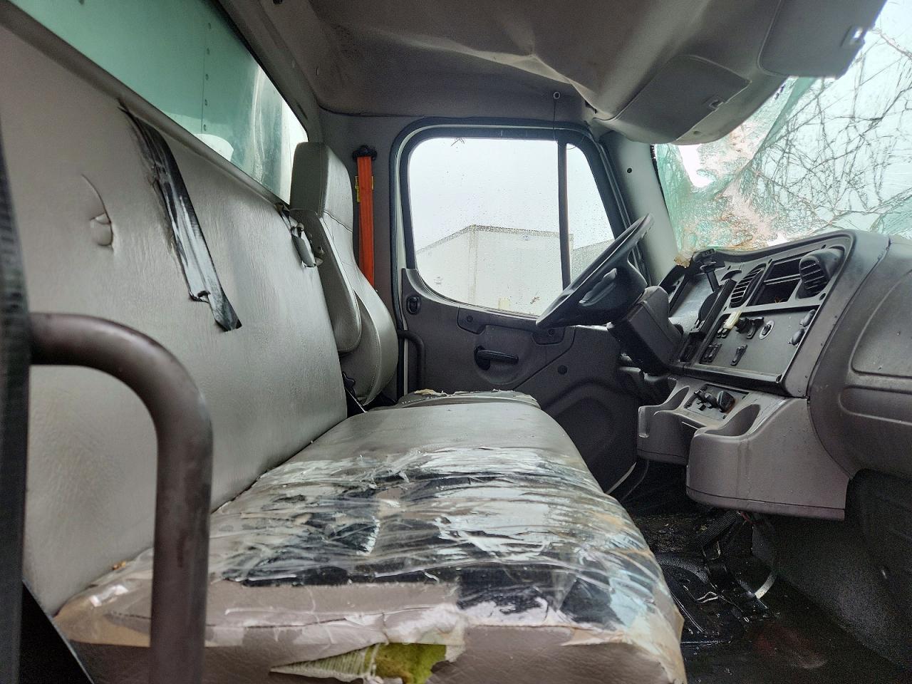 2017 FREIGHTLINER BUSINESS CLASS M2 BOX TRUCK photo 21