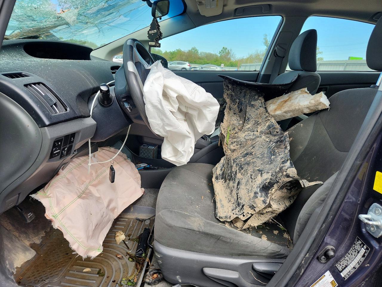 2011 TOYOTA PRIUS THREE photo 13