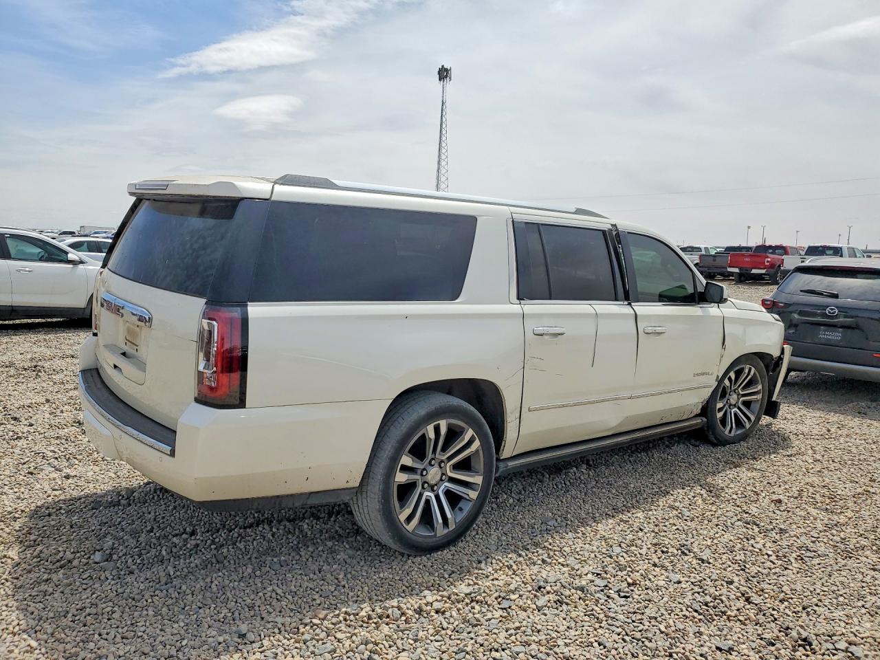 2015 GMC YUKON XL DENALI photo 3