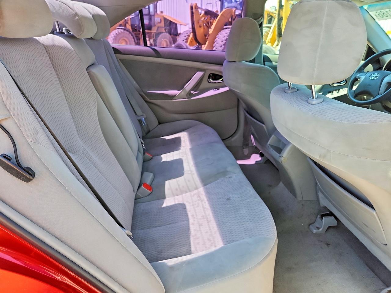 2011 TOYOTA CAMRY LE photo 19