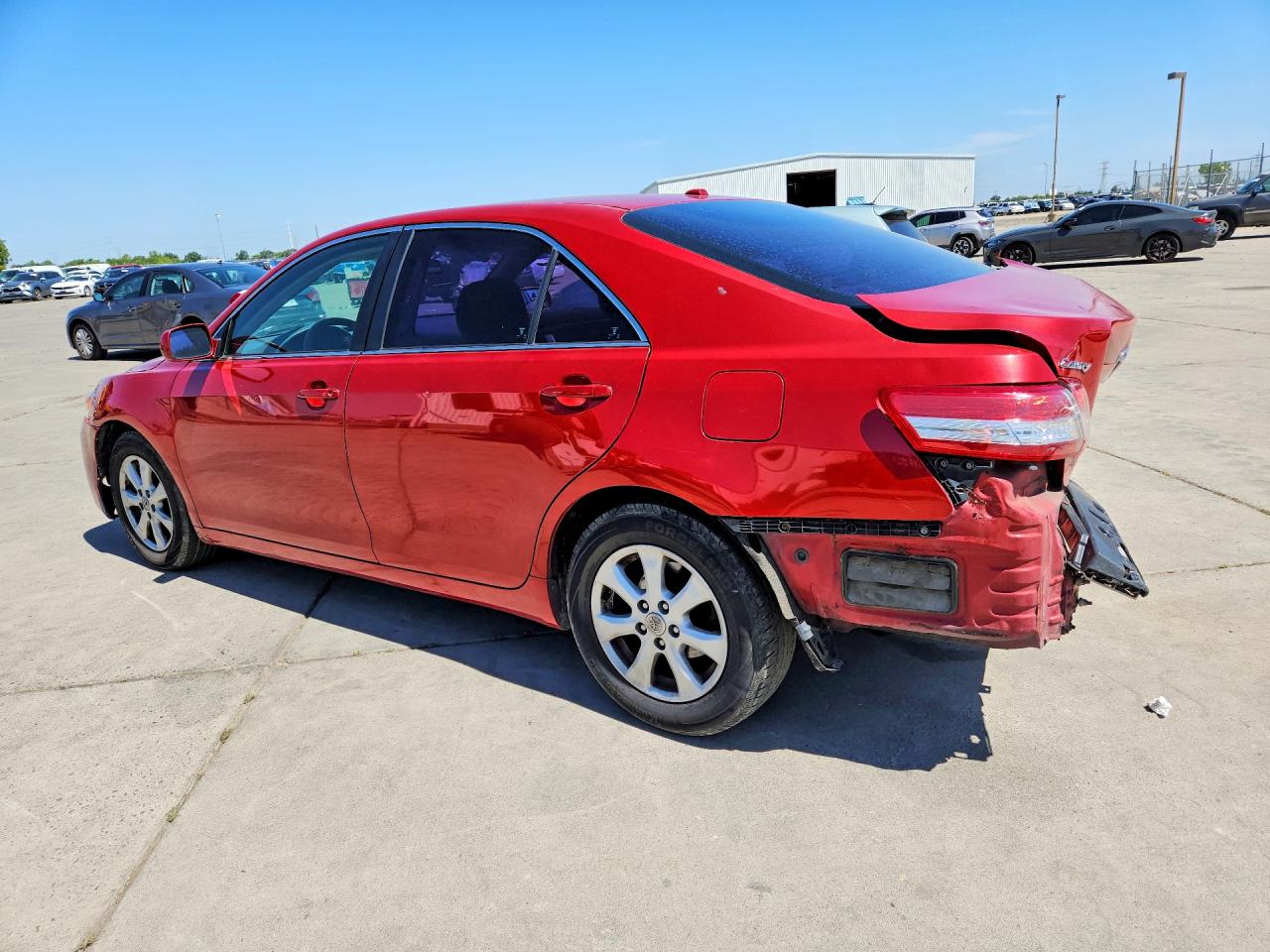 2011 TOYOTA CAMRY LE photo 3