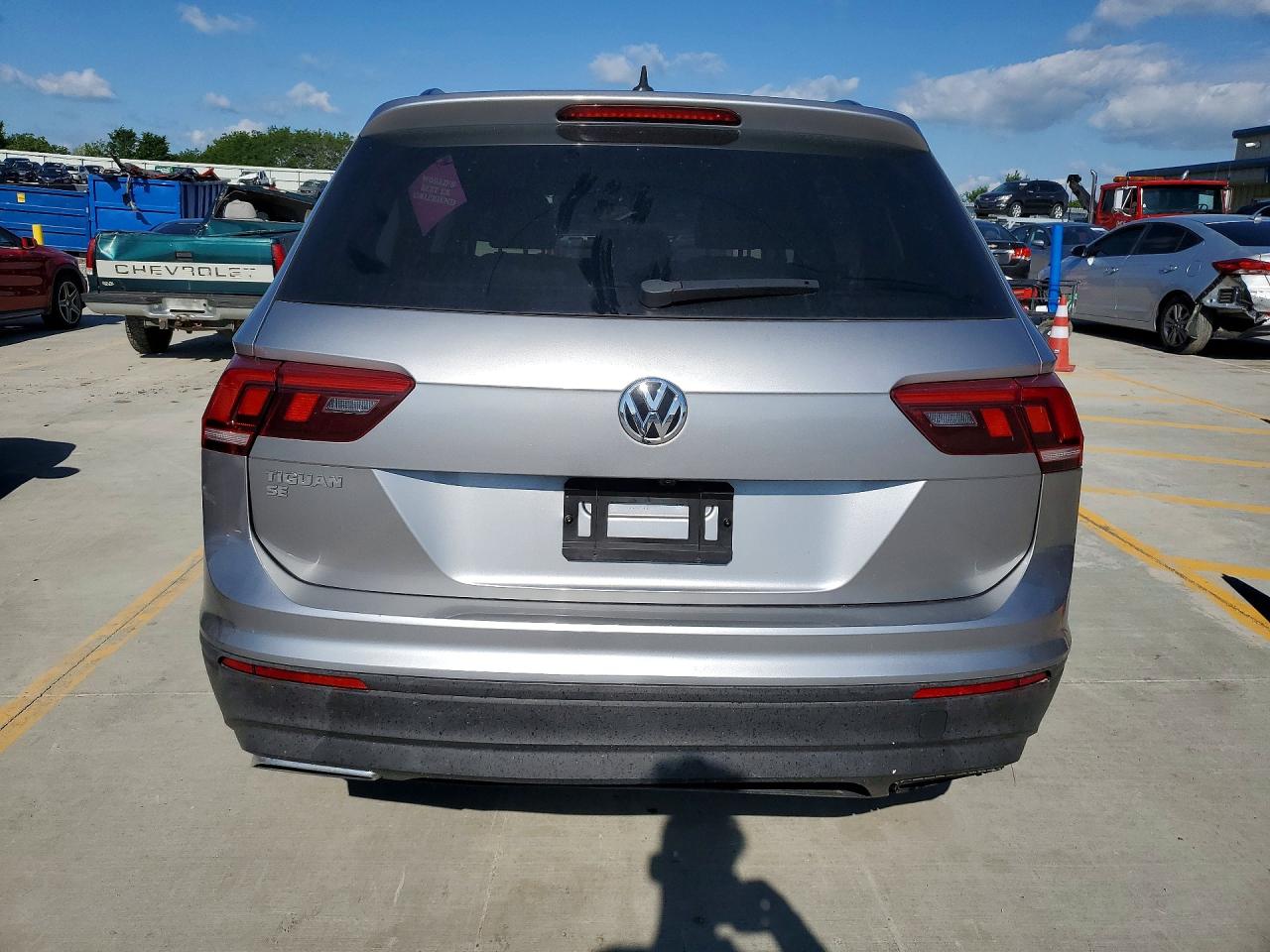 2020 VOLKSWAGEN TIGUAN SE photo 6
