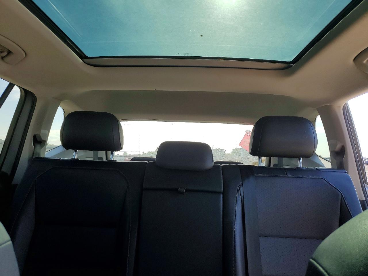 2020 VOLKSWAGEN TIGUAN SE photo 10