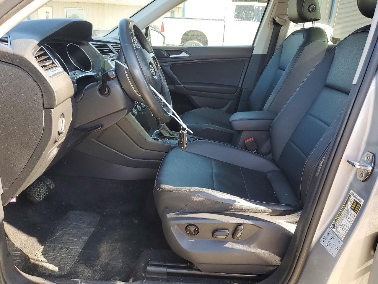 2020 VOLKSWAGEN TIGUAN SE photo 7