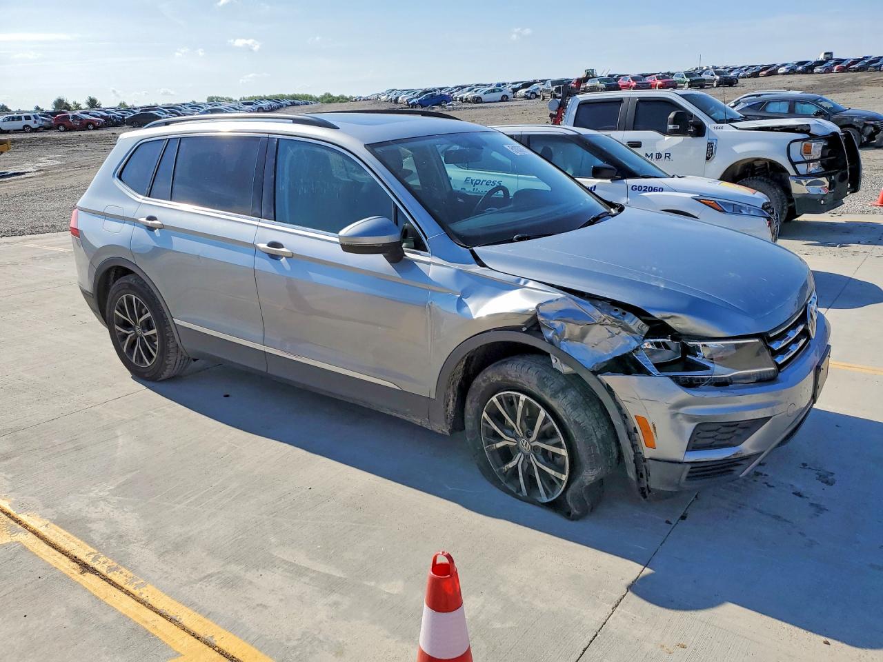 2020 VOLKSWAGEN TIGUAN SE photo 4